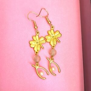🍀 Avon vintage Four leaf clover wishbone gold tone faux pearl earrings v